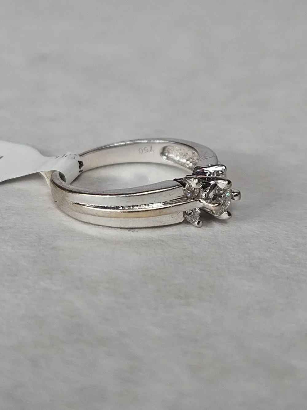 N/A 18k white